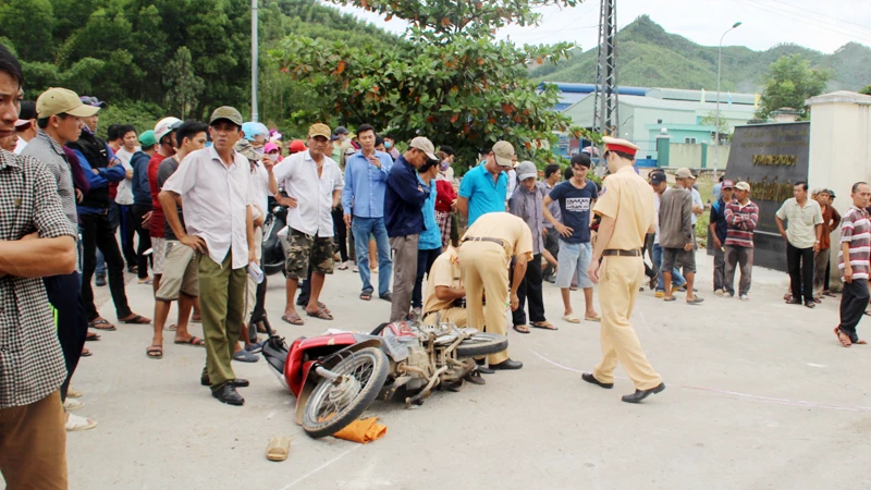 Hiện trường vụ tai nạn giao thông tại KCN Long Mỹ (xã Phước Mỹ, TP Quy Nhơn, Bình Định.