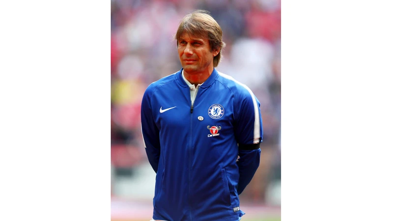 HLV Antonio Conte đang đau đầu với vấn đề nhân sự ở Chelsea.