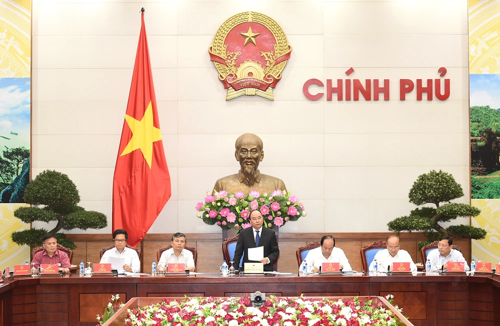 Thủ tướng Nguyễn Xuân Phúc chủ trì buổi làm việc với Hội đồng tư vấn cải cách thủ tục hành chính và Cục Kiểm soát thủ tục hành chính - Ảnh: VGP