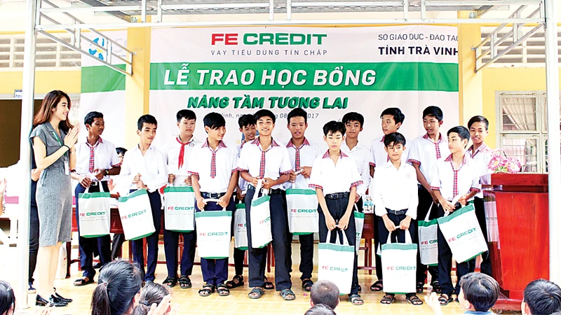 FE CREDIT nâng tầm tương lai trẻ em Việt