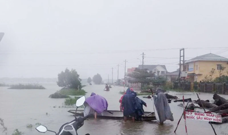 Trong ngày và đêm nay (8-11) ở các tỉnh từ Nghệ An đến Quảng Ngãi tiếp tục có mưa to đến rất to
