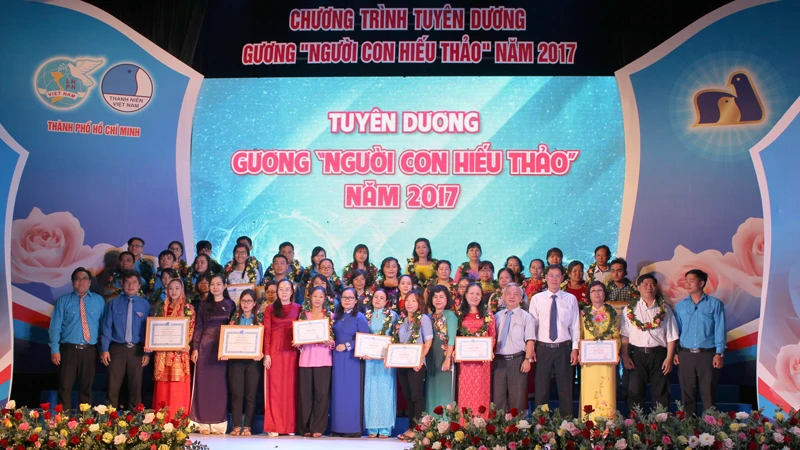 Lễ tuyên dương Người con hiếu thảo cấp thành phố năm 2017 tại TPHCM