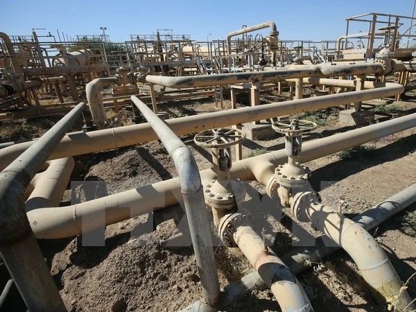 Đường ống dẫn dầu tại giếng dầu Bai Hassan ở thành phố Kirkuk, miền bắc Iraq. Ảnh: TTXVN