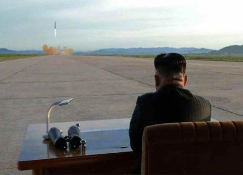 Nhà lãnh đạo Triều Tiên Kim Jong-un trực tiếp quan sát vụ phóng tên lửa đạn đạo 
