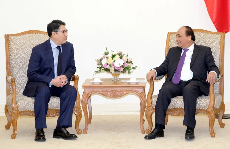 Thủ tướng Nguyễn Xuân Phúc và Chủ tịch Tập đoàn Hyosung Cho Hyun Joon - Ảnh: VGP/Quang Hiếu