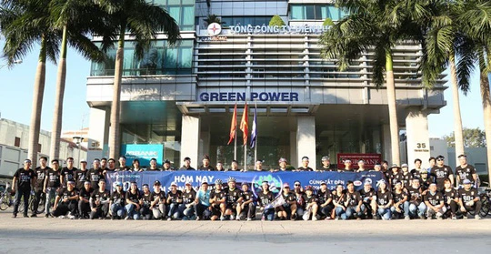 Đoàn viên thanh niên Tổng Công ty Điện lực TP HCM tham gia lễ ra quân và diễu hành chiến dịch Giờ Trái đất 2018. Ảnh: NLĐ