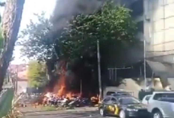Hình ảnh từ một video trên mạng về vụ đánh bom tại một nhà thờ ở thành phố Surabaya, Indonesia, ngày 13-5-2018