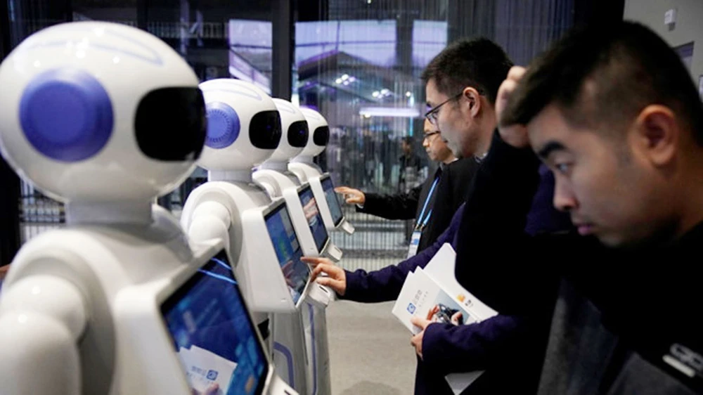 Các nghiên cứu sinh Trung Quốc thuộc lĩnh vực công nghiệp robot sẽ bị Mỹ rút ngắn thời hạn visa. Ảnh: Reuters.