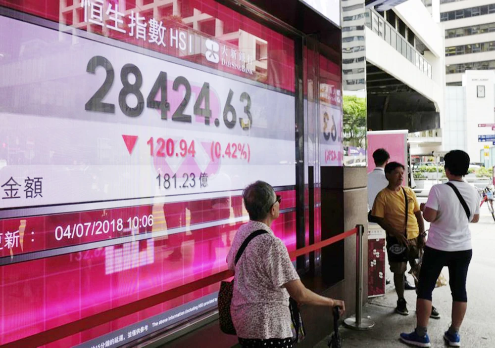 Thị trường chứng khoán châu Á đồng loạt giảm điểm do tranh chấp thương mại Mỹ - Trung Quốc