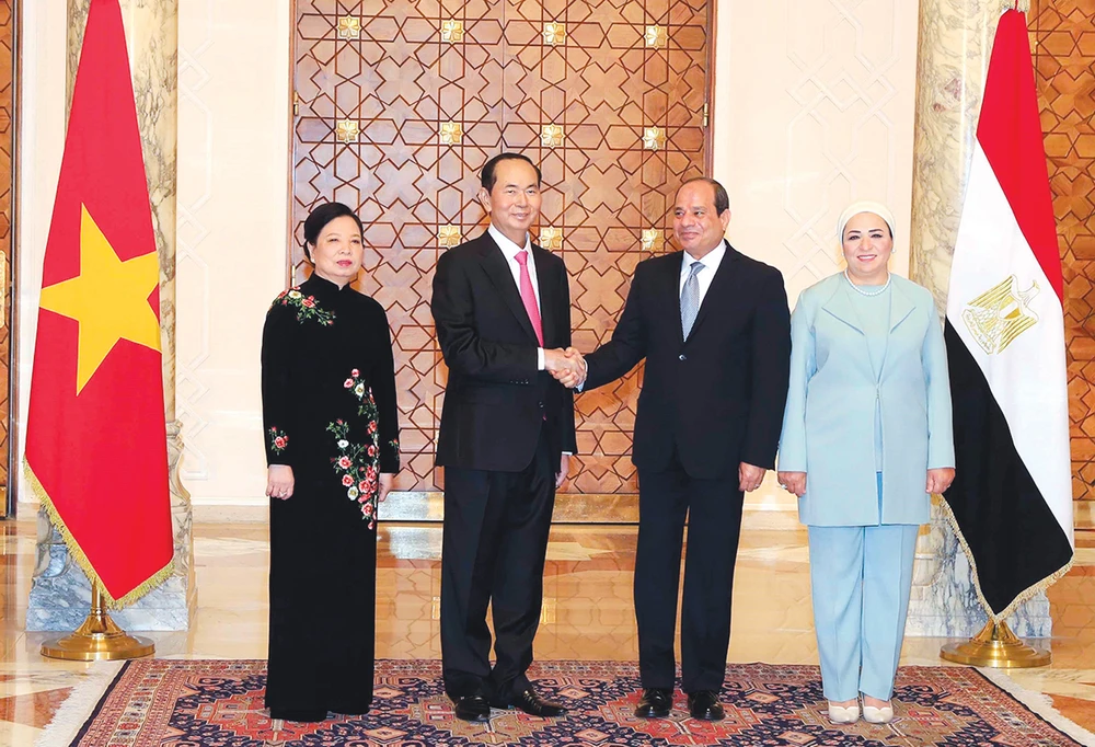 Tổng thống Ai Cập Abdel Fattah Al Sisi và phu nhân đón Chủ tịch nước Trần Đại Quang và phu nhân