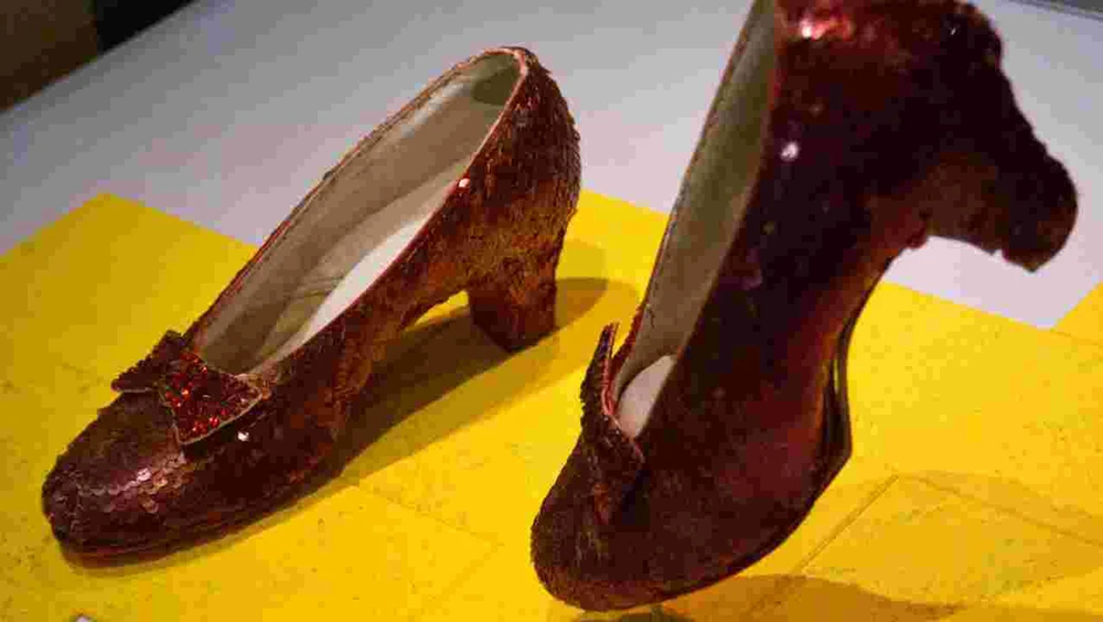 Tìm thấy đôi giày huyền thoại trong phim Phù thủy xứ Oz