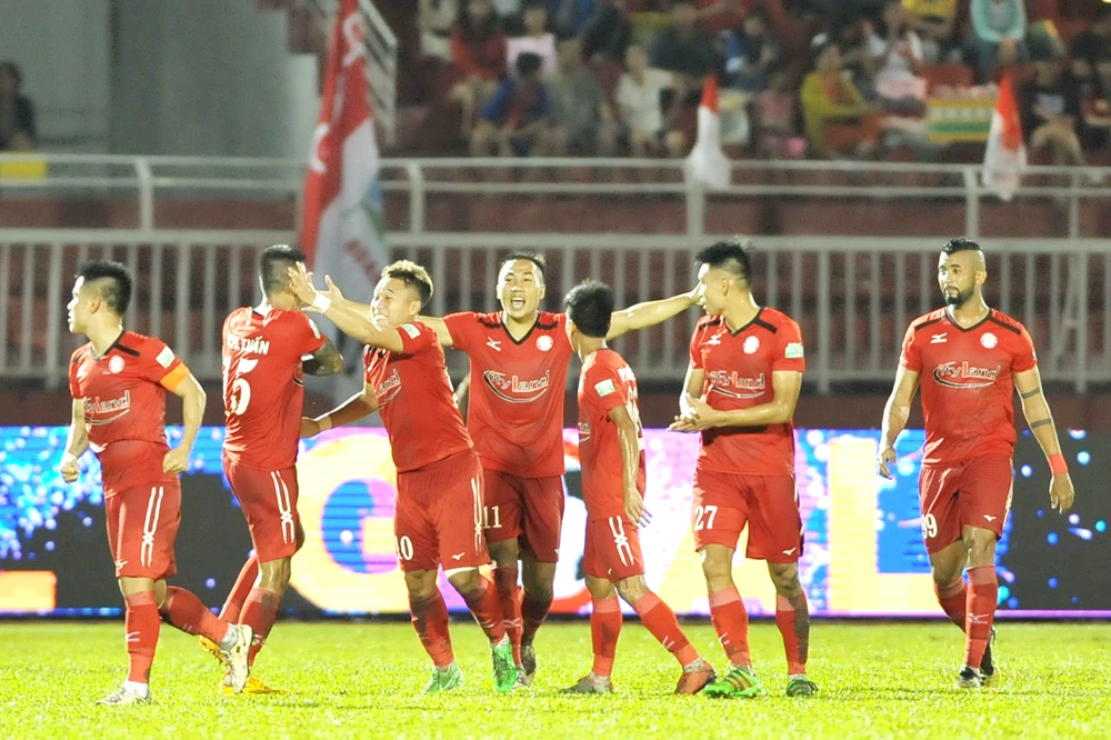 Niềm vui của các cầu thủ TP Hồ Chí Minh trong trận đấu với Hoàng Anh Gia Lai. Ảnh: NGUYỄN NHÂN