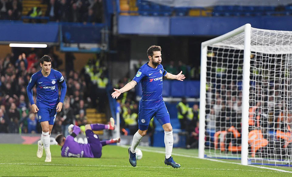 Fabregas vui mừng sau khi ghi bàn ấn định chiến thắng 3-2 cho Chelsea.