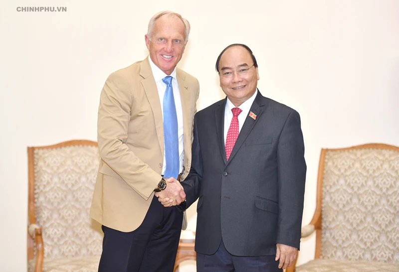 Thủ tướng Nguyễn Xuân Phúc tiếp ông Greg Norman, Đại sứ du lịch Việt Nam. Ảnh: VGP