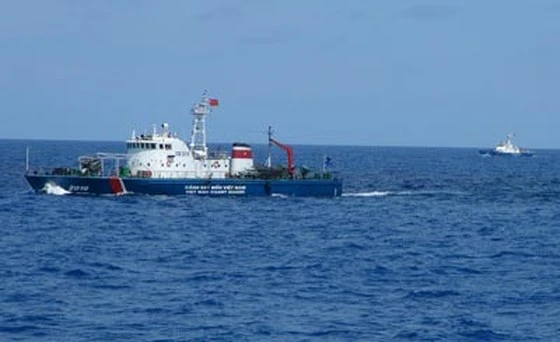Tàu Cảnh sát biển Việt Nam tuần tra trên biển