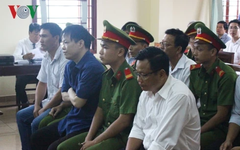 Nguyễn Huỳnh Đạt Nhân và các bị cáo trong phiên tòa đầu tháng 8 vừa qua. Ảnh: VOV