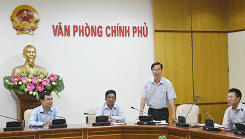 Ông Đỗ Ngọc Huỳnh (đứng) phát biểu trong một buổi lễ năm 2015. Ảnh: VGP