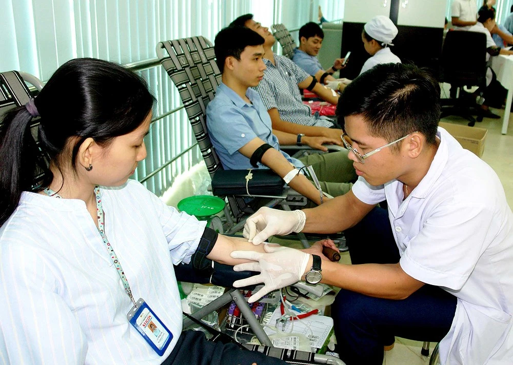 Hơn 180.000 lượt người dân tham gia hiến máu cứu người