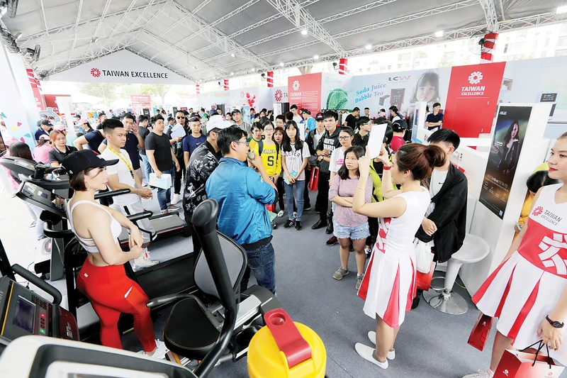 Không gian Trải nghiệm Cuộc sống tuyệt vời cùng Taiwan Excellence thu hút đông đảo khách tham quan tại sự kiện HCMC Marathon 2019