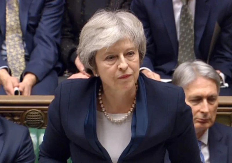 Thủ tướng Anh Theresa May đối mặt với khó khăn sau khi thỏa thuận Brexit bị Hạ viện Anh phản đối