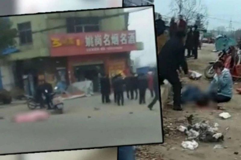 Hiện trường vụ ô tô lao vào đám đông tại TP Zaoyang thuộc tỉnh Hồ Bắc