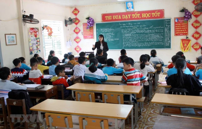Một số lớp của Trường Tiểu học thị trấn Vũ Thư, huyện Vũ Thư, tỉnh Thái Bình, vắng học sinh ngày 28-3-2019. Ảnh: TTXVN
