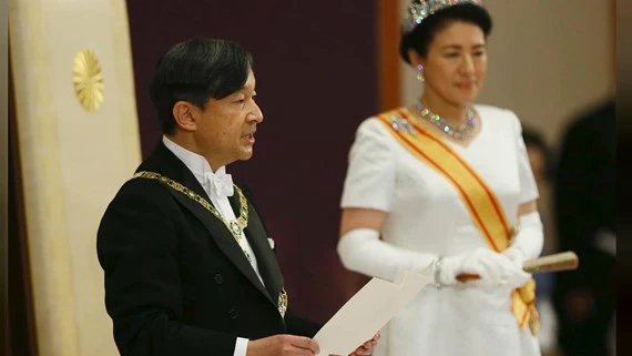 Nhật Hoàng Naruhito phát biểu trước người dân sau khi lên ngôi. Ảnh: REUTERS