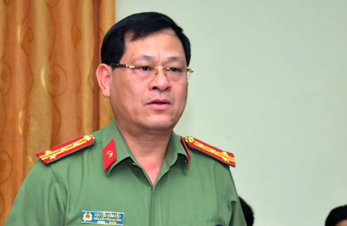 Giám đốc Công an tỉnh Nghệ An Nguyễn Hữu Cầu được thăng quân hàm từ Đại tá lên Thiếu tướng.
