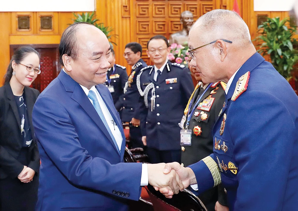 Thủ tướng tiếp các Trưởng đoàn dự Hội nghị Tư lệnh Cảnh sát các nước ASEAN lần thứ 39 tại Việt Nam. Ảnh: TTXVN