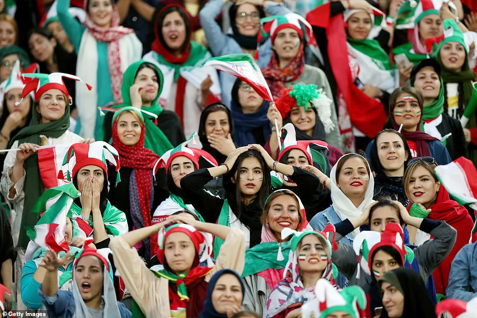 FIFA đã giải thoát và giúp các cô gái Iran xinh đẹp được đến sân vận động xem bóng đá