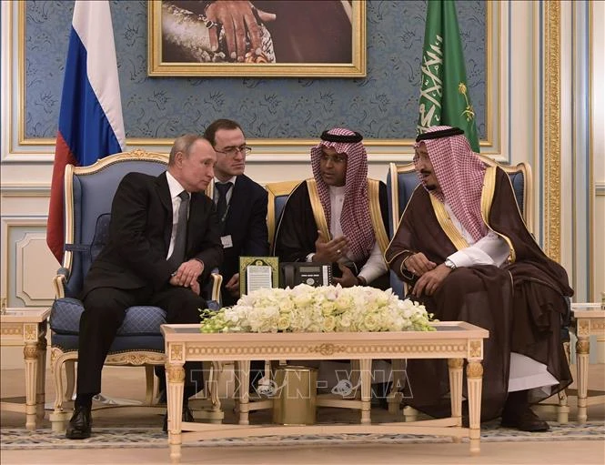 Quốc vương Saudi Arabia Salman (phải) và Tổng thống Nga Vladimir Putin (trái) trong cuộc gặp tại Riyadh, Saudi Arabia, ngày 14-10-2019