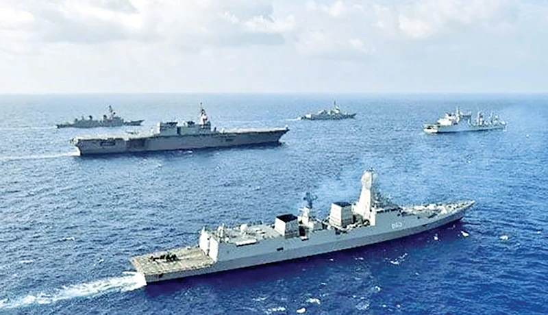 Hải quân Ấn Độ tham gia các cuộc tập trận trên biển Đông với Hải quân Mỹ, Philippines và Nhật Bản. Ảnh: Indiannavy