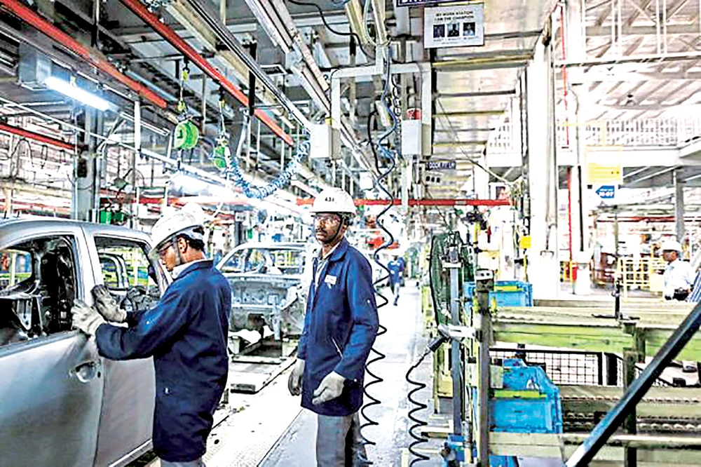 Một nhà máy sản xuất ô tô ở Ấn Độ, điển hình cho các nền kinh tế mới nổi và đang phát triển, có mức tăng trưởng tốt. Ảnh: BLOOMBERG