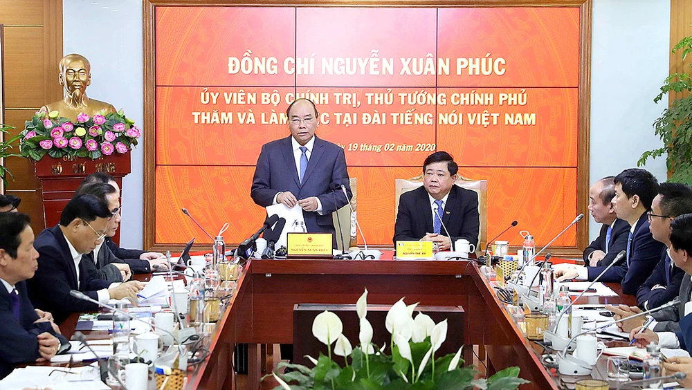 Thủ tướng Nguyễn Xuân Phúc phát biểu tại buổi làm việc với Đài Tiếng nói Việt Nam. Ảnh: TTXVN