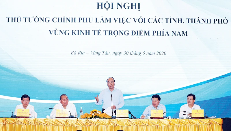 Thủ tướng Nguyễn Xuân Phúc phát biểu kết luận hội nghị. Ảnh: TTXVN