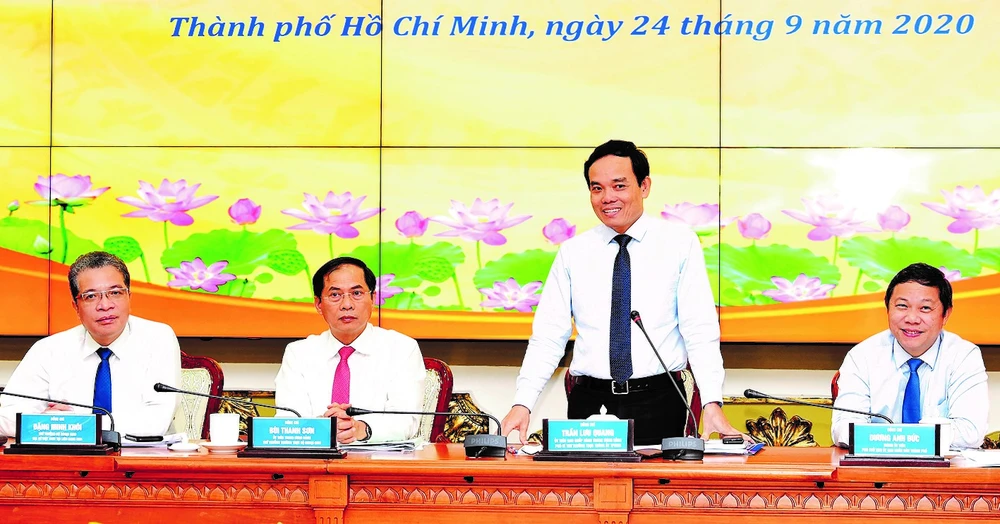 Đồng chí Trần Lưu Quang phát biểu trong buổi tiếp, làm việc với đoàn trưởng cơ quan đại diện Việt Nam tại nước ngoài. Ảnh: VIỆT DŨNG