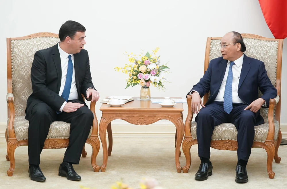 Thủ tướng Nguyễn Xuân Phúc tại buổi tiếp Đại sứ Israel tại Việt Nam, ông Nadav Eshcar. Ảnh: VGP