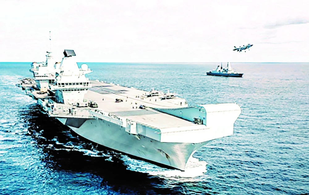 Tàu sân bay HMS Queen Elizabeth của Anh dự kiến sẽ tham gia hoạt động ngoại giao hải quân với một số nước và tiến hành tập trận ở Biển Đông
