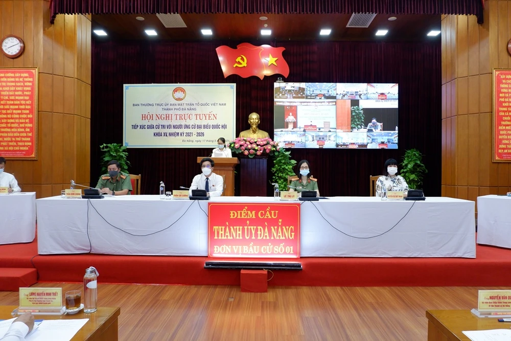Toàn cảnh hội nghị tiếp xúc trực tuyến tại điểm cầu Văn phòng Thành ủy Đà Nẵng. Ảnh: VGP