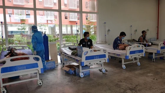 Chăm sóc bệnh nhân Covid-19 tại Bệnh viện dã chiến số 3 tỉnh Bình Dương