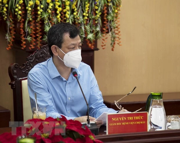 Giám đốc Bệnh viện Chợ Rẫy Nguyễn Tri Thức tại buổi làm việc với UBND tỉnh Kiên Giang về hỗ trợ tư vấn tổng thể đối với hoạt động phòng, chống dịch và điều trị cho bệnh nhân Covid-19 trên địa bàn tỉnh, ngày 24-9. Ảnh: TTXVN