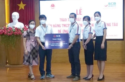 SCB Vũng Tàu tặng 700 áo phản quang cho công tác phòng chống dịch của tỉnh