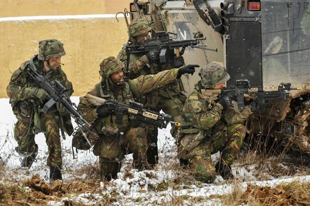 Binh sỹ Hà Lan tham gia một cuộc diễn tập quân sự. (Nguồn: world military news)