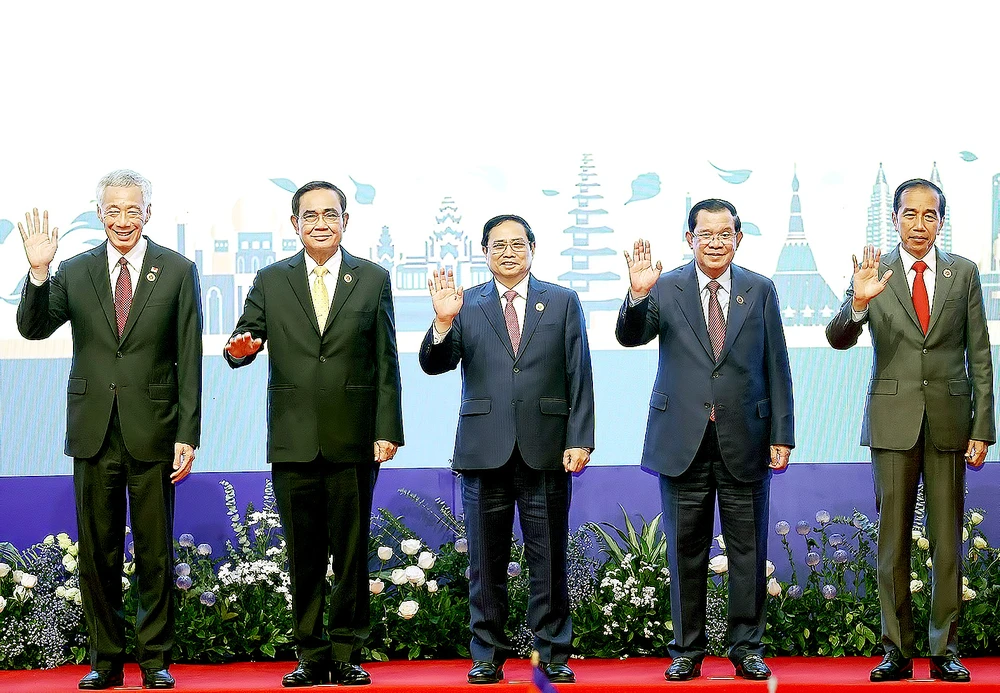 Trưởng đoàn các nước ASEAN tham dự Phiên họp hẹp Hội nghị cấp cao ASEAN lần thứ 41
