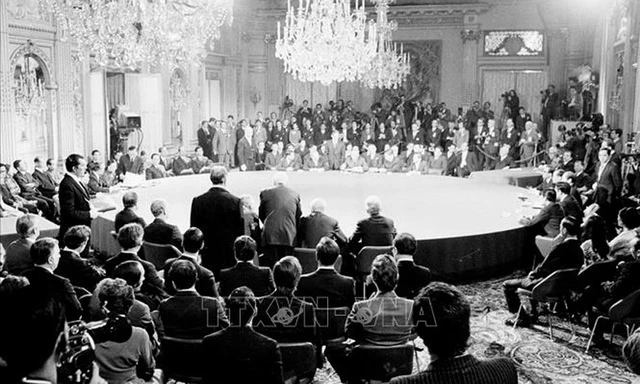 Lễ ký Hiệp định Paris về chấm dứt chiến tranh, lập lại hòa bình ở Việt Nam, ngày 27-1-1973, tại Trung tâm Hội nghị quốc tế ở Paris (Pháp). Ảnh: Văn Lượng/TTXVN