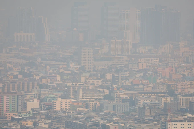 Quang cảnh Thủ đô Bangkok, Thái Lan trong bầu không khí bị ô nhiễm ngày 2-2. Ảnh: REUTERS