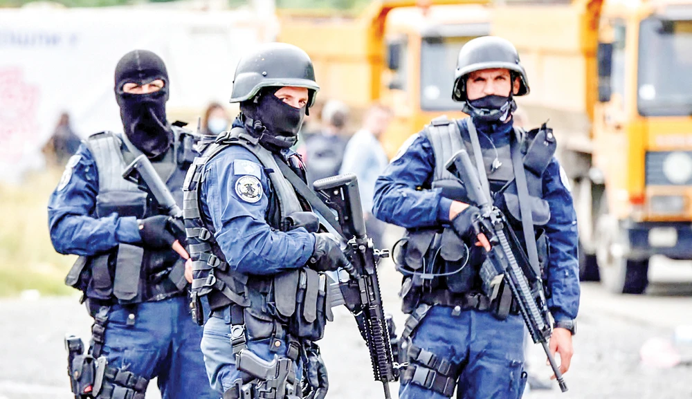 Lực lượng đặc nhiệm trên đường phố Kosovo