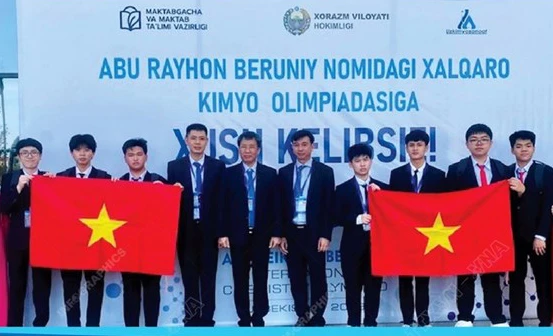 8/8 học sinh Việt Nam tham dự kỳ thi Olympic Hóa học quốc tế Abu Reikhan Beruniy lần thứ nhất đều giành huy chương. Ảnh: TTXVN