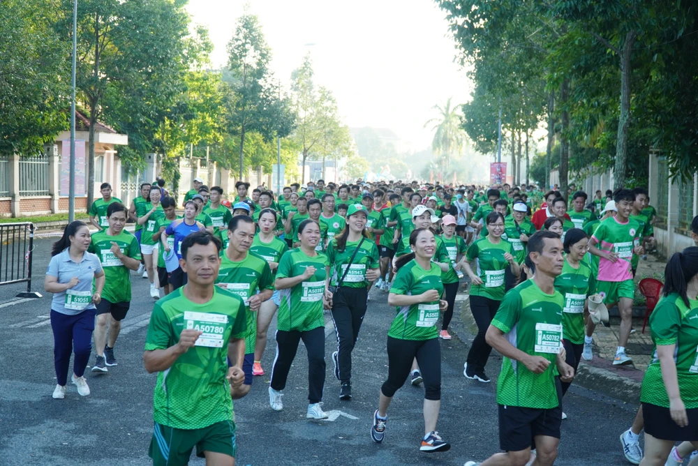 Giải Mekong Delta Marathon Hậu GIang thu hút hàng ngàn VĐV tham gia
