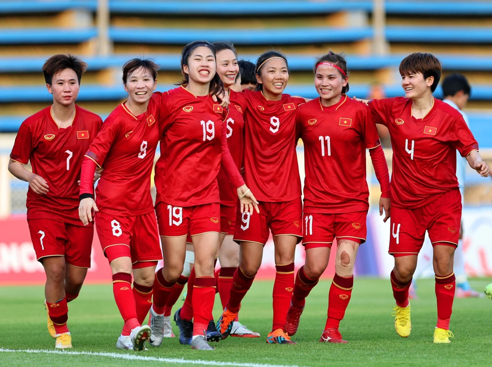 Các tuyển thủ bóng đá nữ Việt Nam trước trận đấu với Bồ Đào Nha 